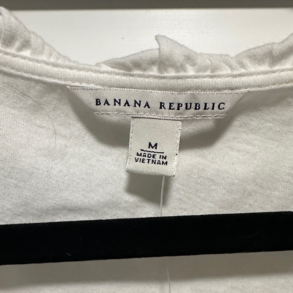 Banana Republic White and Cream Ruffle Tee - Picture 2 of 6